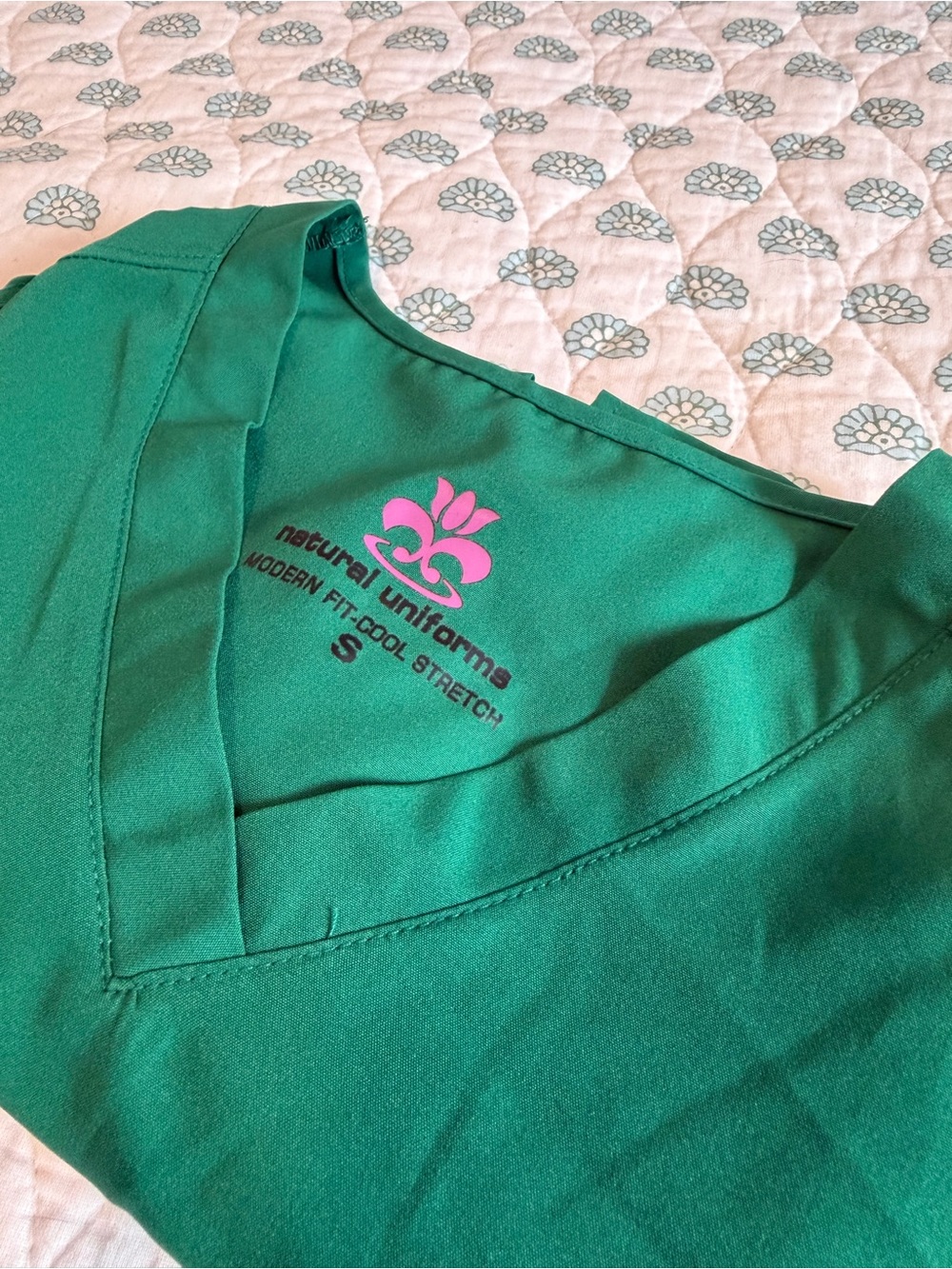 Green Scrub Set - Women's V-Neck Top & Drawstring Pants - Picture 3 of 4